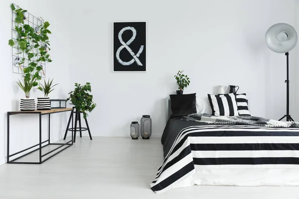 Slaapkamer met planten — Stockfoto