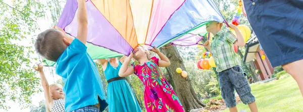 Bambini che giocano insieme — Foto Stock