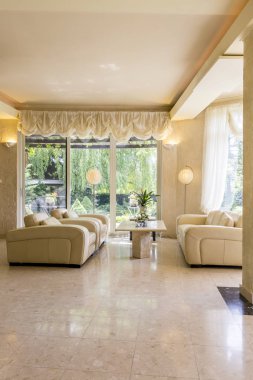 Lüks stil bej oturma odasında