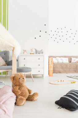 Şık SCANDI stil bebek odası 