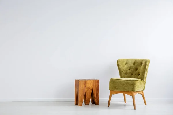 Stijlvolle groene fauteuil — Stockfoto