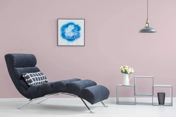 Розовые стены в современном интерьере — стоковое фото