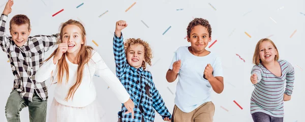 Alegre niños divertirse —  Fotos de Stock