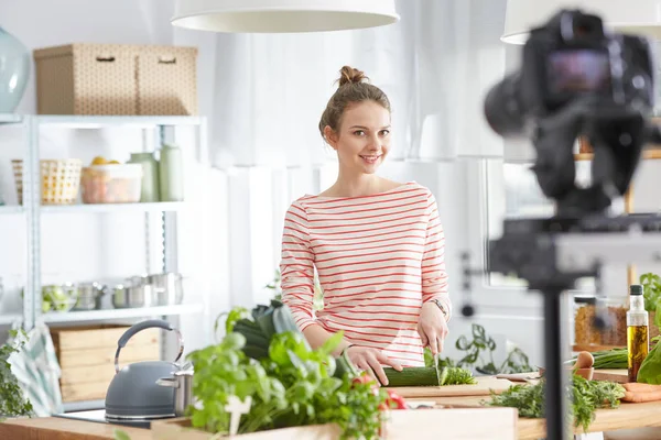 Blogger haciendo un video — Foto de Stock