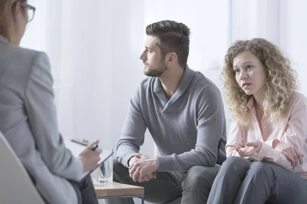 Paar auf Therapiekurs — Stockfoto