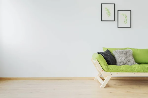 Sofa en kopie ruimte — Stockfoto