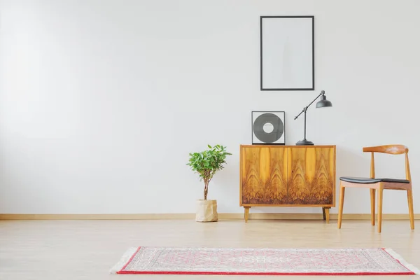 Vintage cupboard in the apartment — Stock Photo, Image