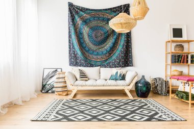 Oryantal aksesuarları ile oturma odası