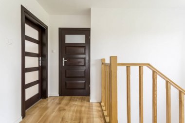 Ahşap merdiven yukarıda