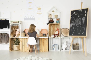 Kız için modern basit iç