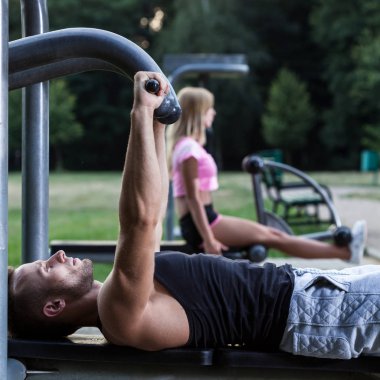 adam eğitim göğüs kasları