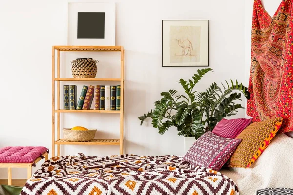 Oryantal yatak odasında yatak