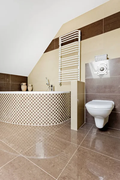 Büyük Küvetli modern banyo — Stok fotoğraf