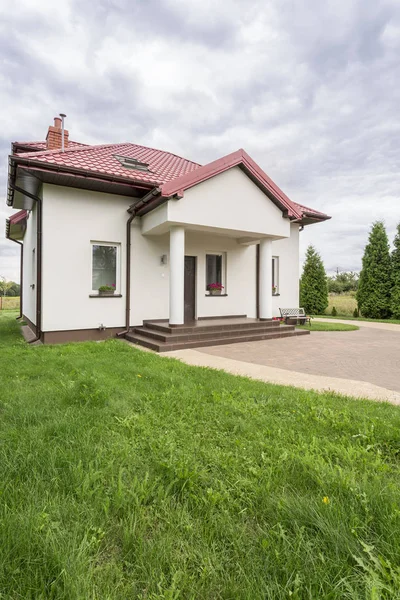 Casa en los suburbios — Foto de Stock