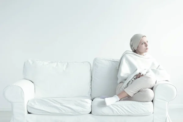 Mulher fraca após quimioterapia — Fotografia de Stock