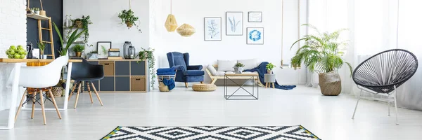 Prostorný obývací pokoj — Stock fotografie