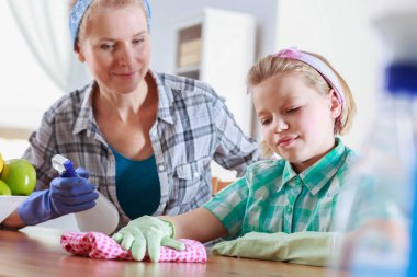 Temizlik öğretim anne