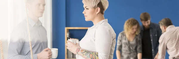 Tetovált nő — Stock Fotó