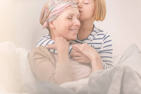 Child kissing mother — Stock Photo, Image