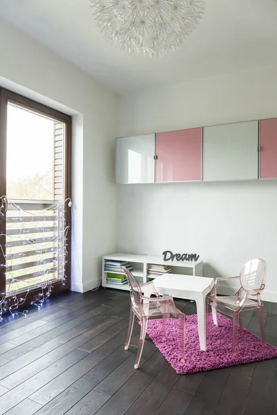 Witte en roze kamer — Stockfoto