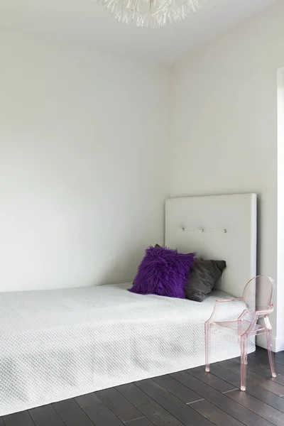 Bed in girl 's room — стоковое фото