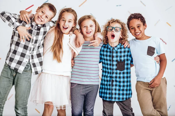 arkadaşlar birlikte poz