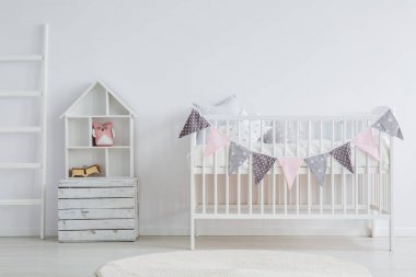 Beyaz, vintage bebek mobilya set