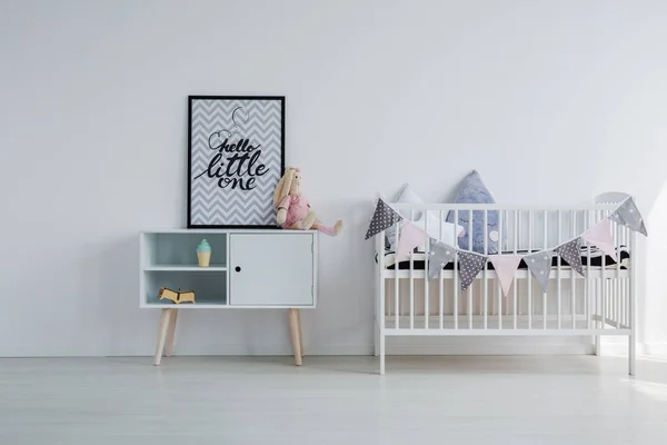 Baby meisje slaapkamer — Stockfoto