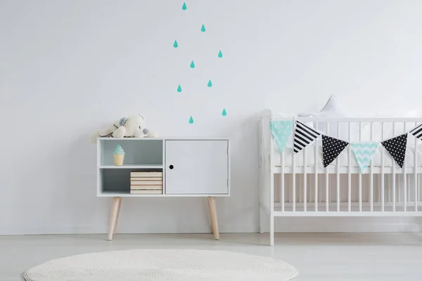Pegatinas de pared en habitación de bebé —  Fotos de Stock