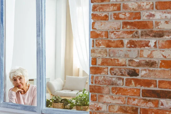 Woman sitting by the window — Stock Photo, Image