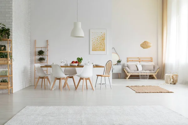 Spacious and simple dining room — Stock Photo, Image
