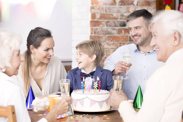 Festa de aniversário com a família — Fotografia de Stock