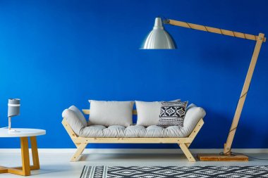 Sonraki kanepe için büyük boy lamba