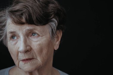 Yaşlı bir kadın yüzü