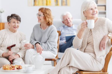 Arkadaş grubu kahve saati