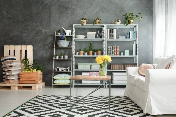 Metalen en houten decor — Stockfoto