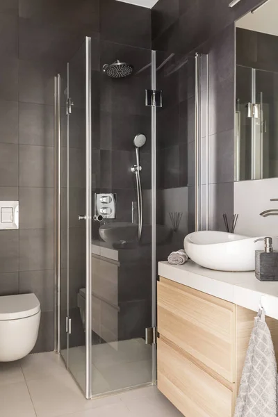 Elegante lujo gris baño interior — Foto de Stock