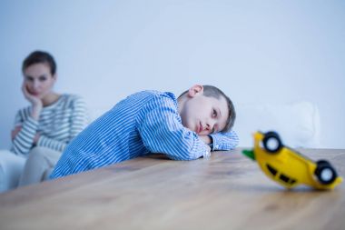 Depresyonda çocuk ve annesi