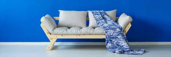 Canapé en bois simple — Photo