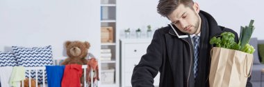Bakkal alışveriş ile adam