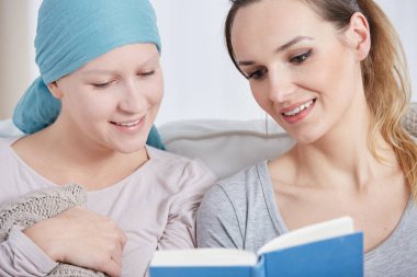 Kadınlar kitap okuma