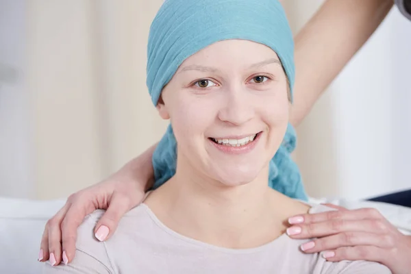 癌を持つ女性 — ストック写真