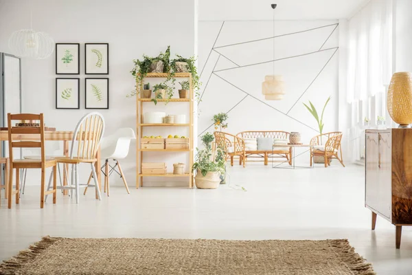 Salón con muebles de madera —  Fotos de Stock