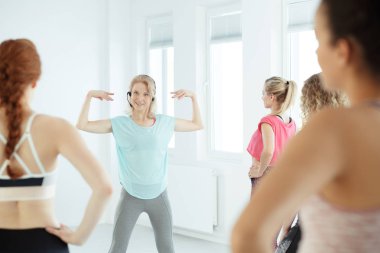 Koç fitness eğitimi sırasında