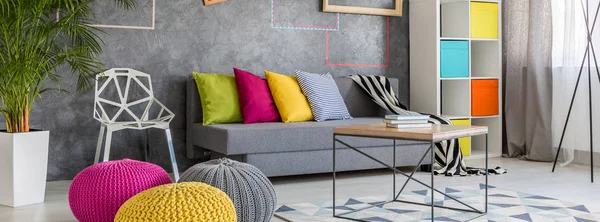 Färgglada tillbehör i vardagsrum — Stockfoto