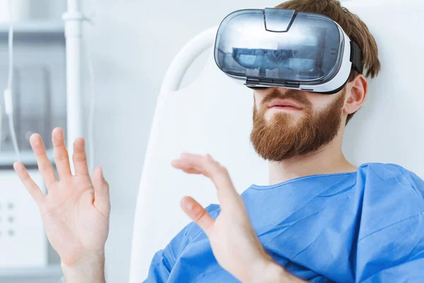 Paciente con gafas VR — Foto de Stock