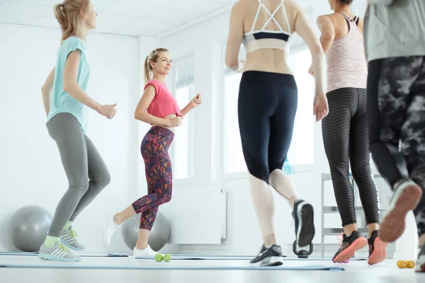 Clases aeróbicas para mujeres — Foto de Stock