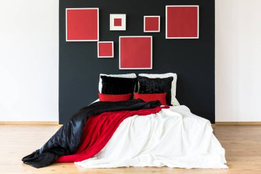 En az simetrik yatak odası