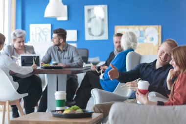 Çalışanların öğle yemeği molası