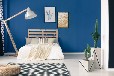 Şık beyaz yatak giysileri